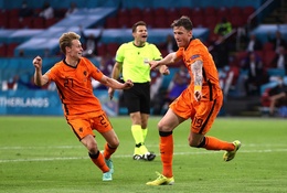 Hà Lan hưởng lợi bất ngờ từ “ngôi sao lạ” Weghorst 