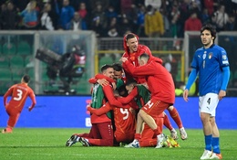 Italia thua sốc và chịu ác mộng World Cup lần thứ hai liên tiếp