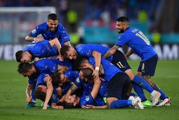 Italia chính thức giành vé đi tiếp sau 2 trận thắng liên tiếp