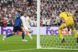 Anh xé toang hàng thủ Italia bằng vũ khí sở trường