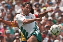 Video 50 bàn đẹp nhất lịch sử World Cup: Pha bóng bùng nổ của Stoichkov