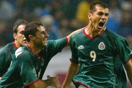 Video 50 bàn đẹp nhất lịch sử World Cup: Siêu phẩm lắc đầu của Borgetti