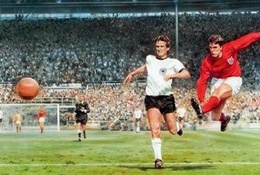 Video 50 bàn đẹp nhất lịch sử World Cup: Cú nã đại bác kinh điển của Geoff Hurst