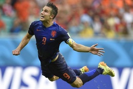 Video 50 bàn đẹp nhất lịch sử World Cup: Cú đánh đầu không tưởng của Van Persie