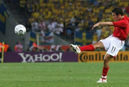Video 50 bàn đẹp nhất lịch sử World Cup: Pha làm bàn đẳng cấp của Joe Cole vào lưới Thụy Điển