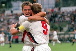 Top 50 bàn đẹp nhất lịch sử World Cup: Michael Owen làm sững sờ thế giới 
