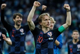 "Cứ chơi như này, Modric sẽ vượt cả Ronaldo lẫn Messi giành Quả bóng vàng World Cup"!