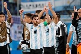 Truyền thông thế giới phát sốt với màn giải cứu Argentina thần kỳ của Rojo và Messi