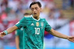 "Mê đắm" Mesut Ozil, ĐT Đức và HLV Joachim Low trả giá bằng việc bị loại