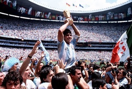Maradona: "Nếu có VAR tôi đã bị... bắt vì vụ “Bàn tay của Chúa”"!