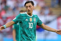 Mesut Ozil và Top 10 ngôi sao chia tay đội tuyển ở độ chín sự nghiệp (kì 2)