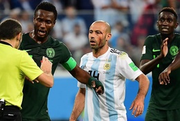 Obi Mikel đối diện Argentina trong khi cha đang bị bắt cóc