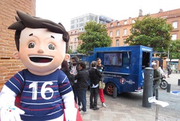 Hướng tới VCK EURO 2016: Thưởng ngoạn EURO ở "Thành phố màu hồng" 