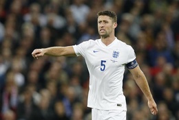 Phong độ trồi sụt, Gary Cahill vẫn được trao vai chính ở "Tam sư"