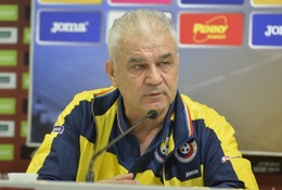 Hy vọng gây sốc của Romania trên đôi vai Chiriches và Stanciu 