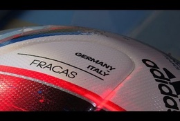 Thông điệp riêng của các mẫu bóng tại các kỳ EURO và World Cup