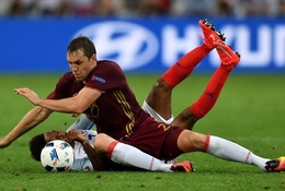 Bảng B, 2h00 ngày 21/06, Nga - Wales: Khó phá "Bầy rồng"