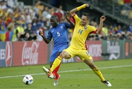 Kante lặng lẽ thăng hoa giúp Pháp có 3 điểm đầu tiên 