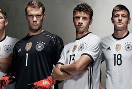 Lịch sử trang phục tuyển Đức: Màu cờ khác sắc áo!