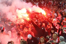 Hooligan tiếp tục ám ảnh EURO: Nguy cơ đến từ CĐV Ba Lan