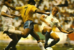 Video 50 bàn đẹp nhất lịch sử World Cup: Siêu phẩm hòa mĩ của Jairzinho