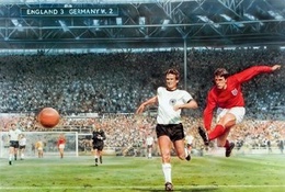 Video 50 bàn đẹp nhất lịch sử World Cup: Cú nã đại bác kinh điển của Geoff Hurst 
