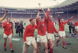 Video huyền thoại World Cup: Hiệp sỹ đáng kính Bobby Chalton 