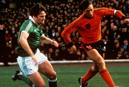 Video huyền thoại World Cup: Hoa tuylip bất tử Johan Cruyff 
