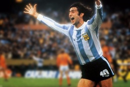 Video huyền thoại World Cup: Vũ công số 1 Mario Kempes