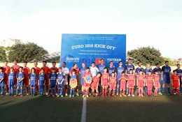 Chùm ảnh: Bộ Ngoại giao tổ chức trận giao hữu hưởng ứng EURO 2016