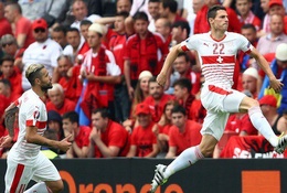 Bảng A, 23h00 ngày 15/6, Romania - Thụy Sĩ: Vé đầu tiên vào tứ kết?