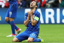 Đội trưởng ĐT Croatia bỏ ngang EURO về chịu tang cha