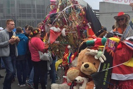 Thư EURO: "Cò vé" hoạt động mạnh trước trận Đức - Ukraine