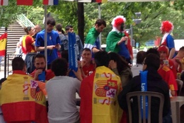 Từ Paris: Mua vé xem Tây Ban Nha - Italia qua "cò"