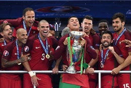 Chiếc Cúp cho gần một thế kỷ tranh đấu của Bồ Đào Nha