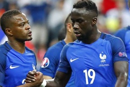 Hai hậu vệ cánh đang duy trì sự ổn định cho Pháp