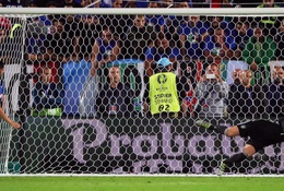 Nỗi đau đẫm nước mắt của Italia trên chấm penalty