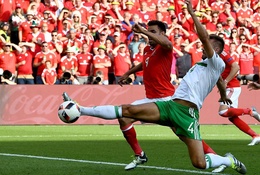 Xứ Wales 1-0 Bắc Ireland: McAuley dâng vé cho xứ Wales