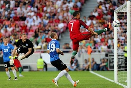 02h00 ngày 15/06: Bồ Đào Nha-Iceland: Kỷ lục vẫy gọi Ronaldo