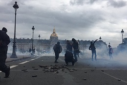 Phóng viên Webthethao.vn đưa tin từ hiện trường cuộc biểu tình