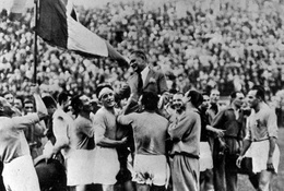 Ân oán giữa hai nền bóng đá Italia và Tây Ban Nha