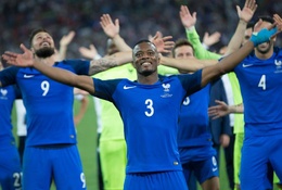 Patrice Evra từ kẻ nổi loạn trở thành sợi dây gắn kết ĐT Pháp