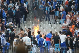 Stade de France suýt "vỡ sân", an ninh ở EURO lại bị đặt dấu hỏi