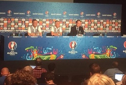 Thư EURO: HLV Deschamps thừa nhận không có thuốc trị Ronaldo!