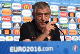 Từ Paris: HLV Fernando Santos không sợ bị trọng tài “đì”!