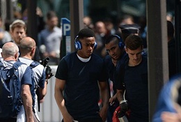 Tuyển Pháp phải bỏ đại bản doanh để đi ngủ khách sạn