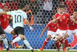 Sự hồi sinh của sơ đồ 3-5-2 tại EURO 2016