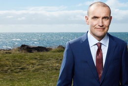  Tổng thống Iceland quyết hóa "thường dân" tại Pháp