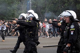 CĐV Ba Lan và Bắc Ireland gây bạo loạn trên đường phố Nice