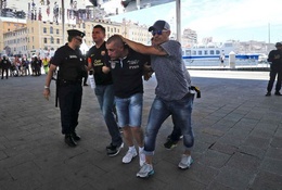 CĐV Ba Lan xung đột với cảnh sát Pháp